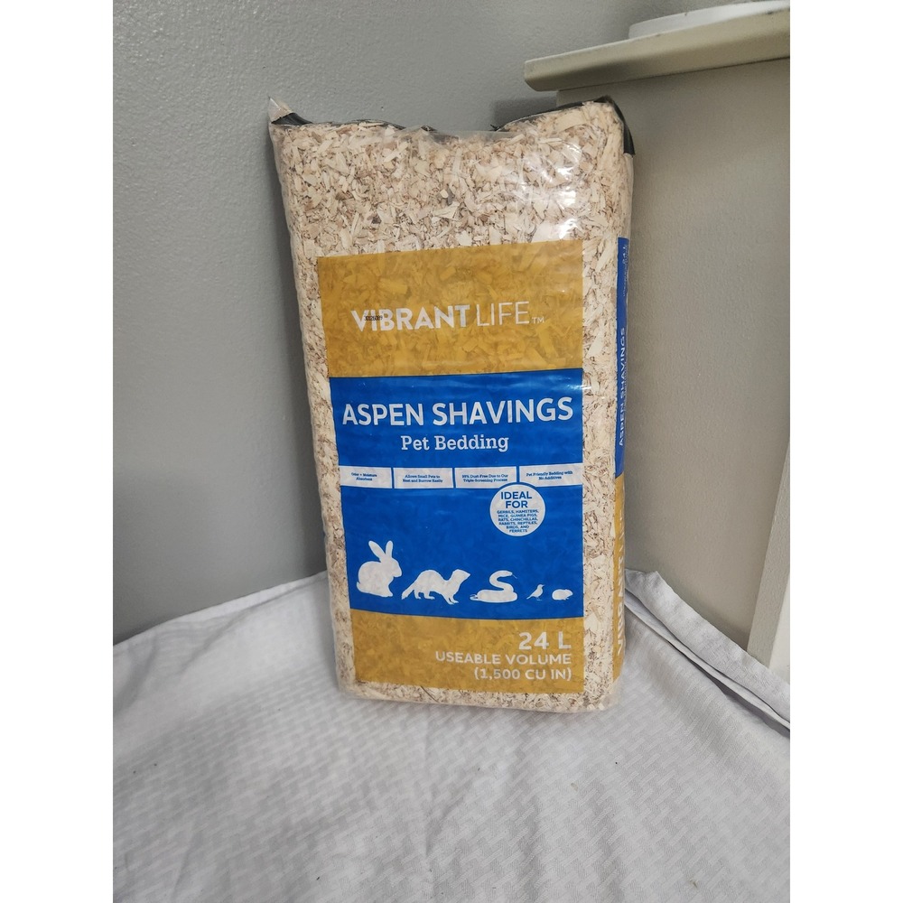 Vibrant Life Aspen Shavings Pet Bedding 24L 1500 cu in for Small Animals